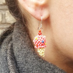 Anh&auml;nger, Eist&uuml;te, Saatperlenfigur, gelb und rosa, ca. 30,5x13 mm, 1 St&uuml;ck